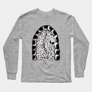 Alien grey looking through portal Long Sleeve T-Shirt